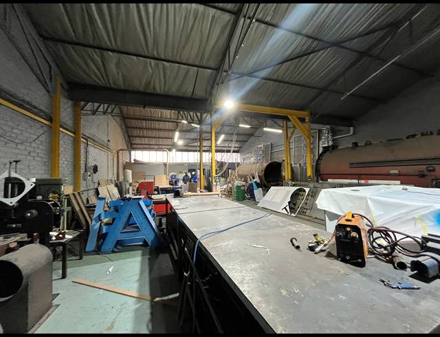 301M² WAREHOUSE FOR SALE IN ISANDO